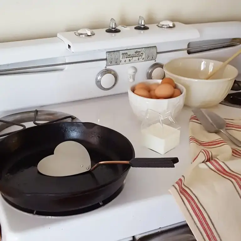 Pancake Spatula - Heart Image 2